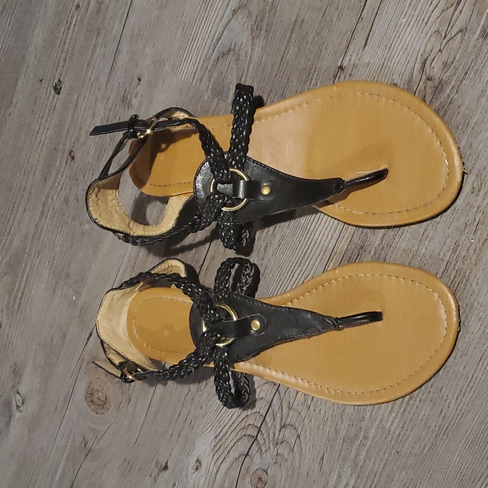 Aldo | Women's Low-Heeled Summer Strappy Sandal | Black Gold Hardware | …